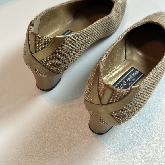 Stuart Weitzman Beige Woven Leather Pumps in 8.5 - Picture 4 of 9